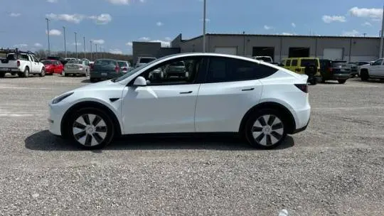 2022 Tesla Model Y 7SAYGDEE6NF439645