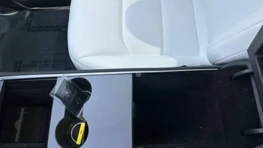 2022 Tesla Model Y 7SAYGDEE6NF439645