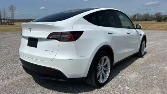 2022 Tesla Model Y 7SAYGDEE6NF439645