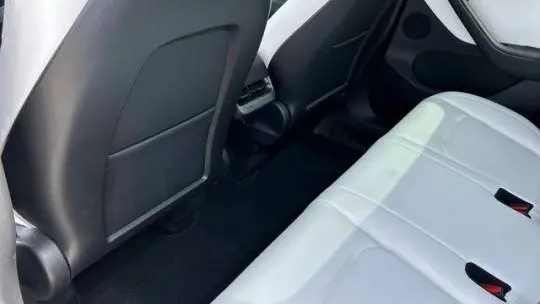 2022 Tesla Model Y 7SAYGDEE6NF439645
