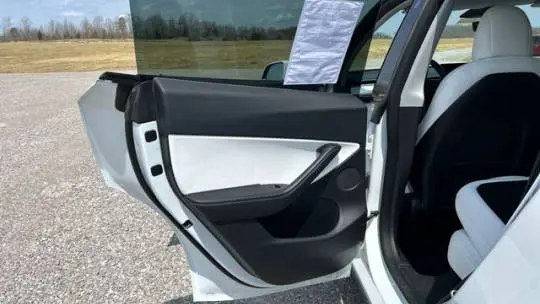 2022 Tesla Model Y 7SAYGDEE6NF439645