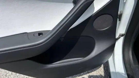 2022 Tesla Model Y 7SAYGDEE6NF439645