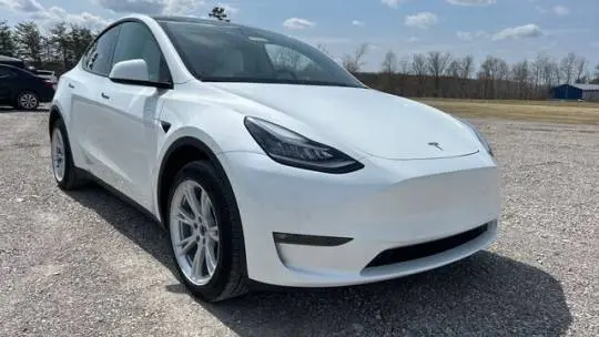 2022 Tesla Model Y 7SAYGDEE6NF439645
