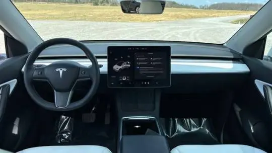2022 Tesla Model Y 7SAYGDEE6NF439645