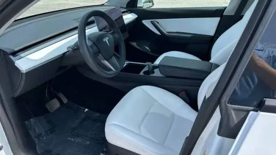 2022 Tesla Model Y 7SAYGDEE6NF439645