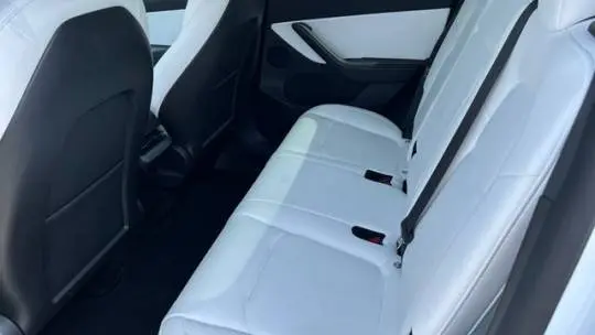 2022 Tesla Model Y 7SAYGDEE6NF439645