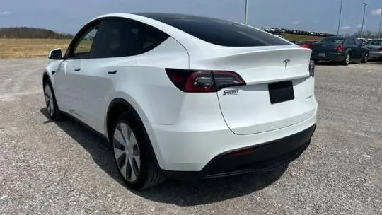 2022 Tesla Model Y 7SAYGDEE6NF439645