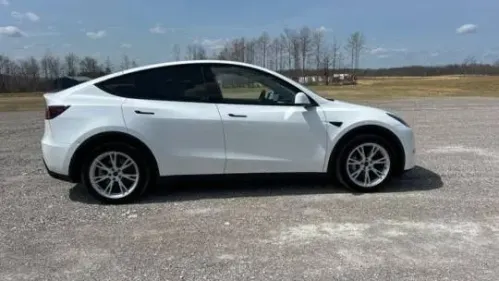 2022 Tesla Model Y 7SAYGDEE6NF439645