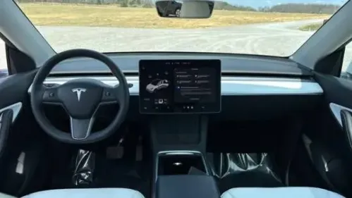 2022 Tesla Model Y 7SAYGDEE6NF439645