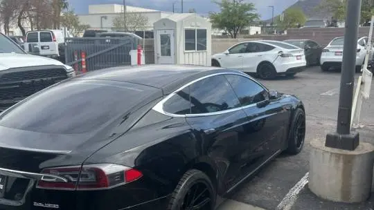 2019 Tesla Model S 5YJSA1E44KF330882