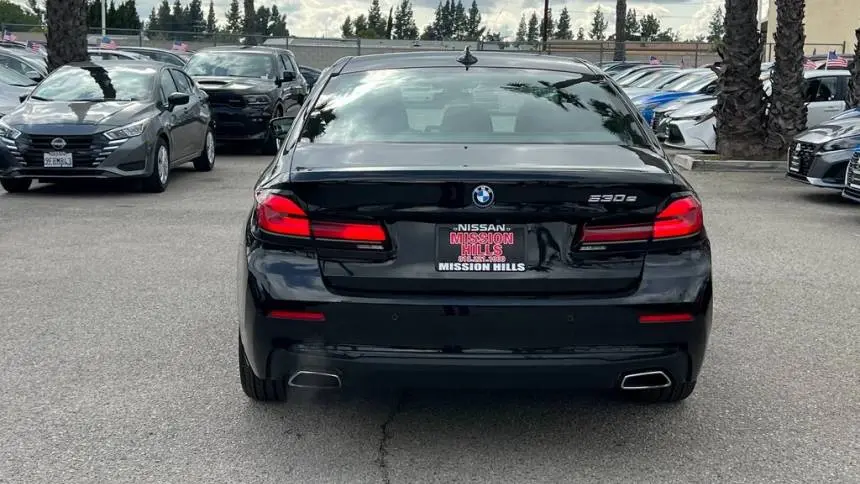 2023 BMW 5 Series WBA13AG02PCL75207