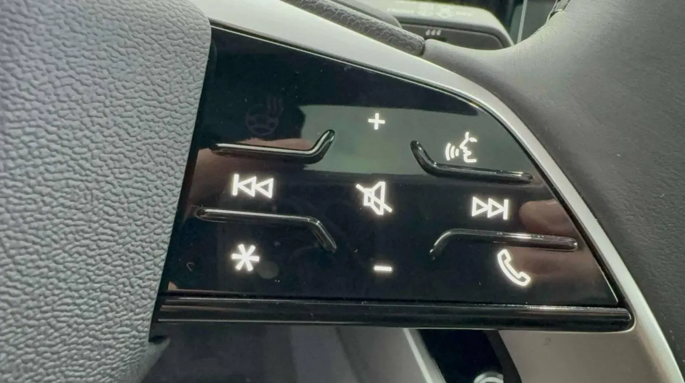 2025 Audi Q4 e-tron WA1KUBFZ4SP016463