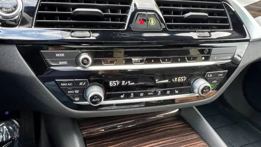 2023 BMW 5 Series WBA13AG02PCL75207