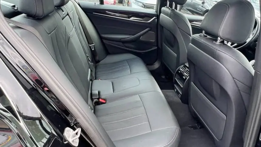 2023 BMW 5 Series WBA13AG02PCL75207