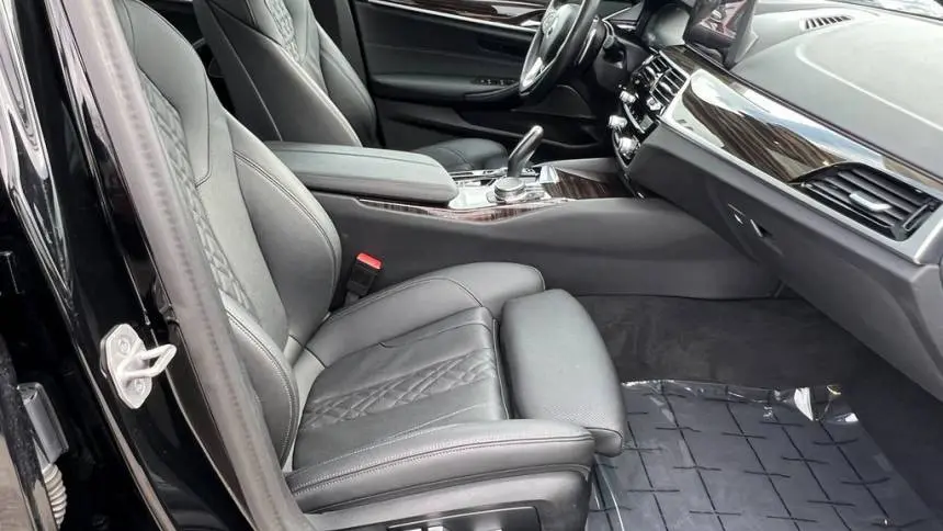 2023 BMW 5 Series WBA13AG02PCL75207