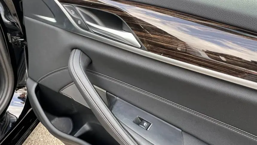 2023 BMW 5 Series WBA13AG02PCL75207