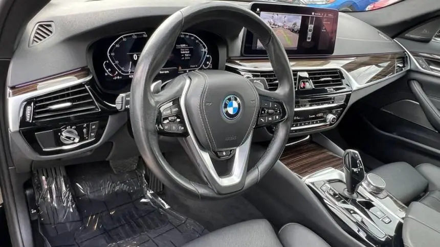 2023 BMW 5 Series WBA13AG02PCL75207