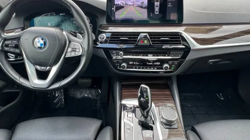 2023 BMW 5 Series WBA13AG02PCL75207