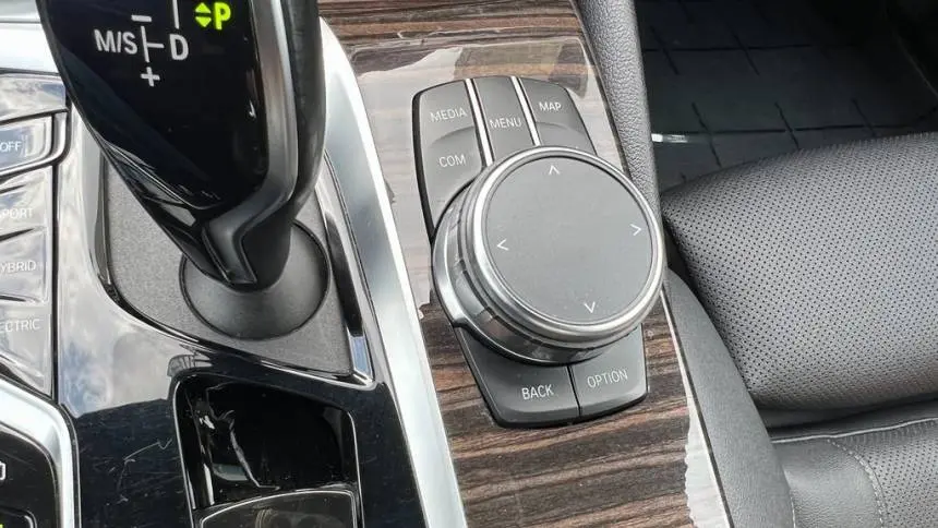2023 BMW 5 Series WBA13AG02PCL75207