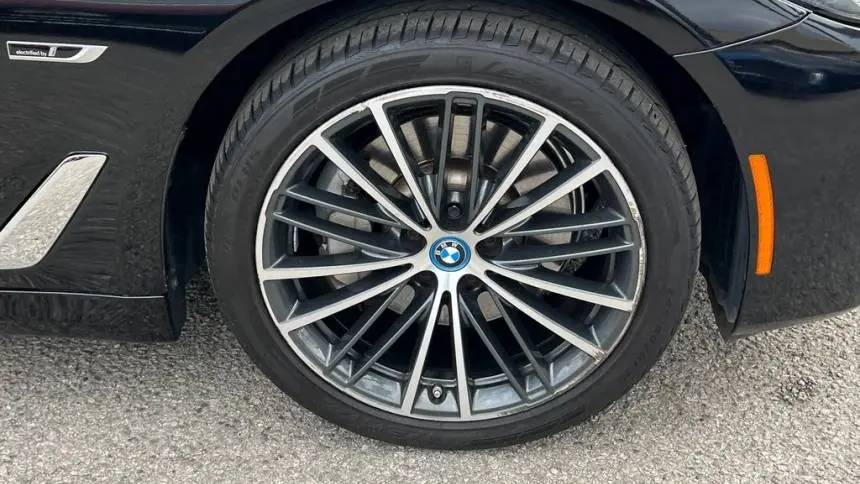 2023 BMW 5 Series WBA13AG02PCL75207
