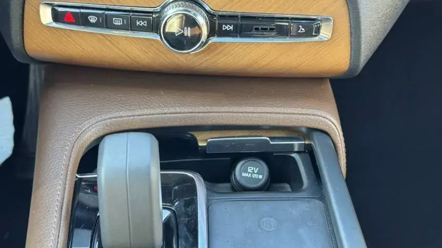 2022 Volvo XC90 - Images - 21