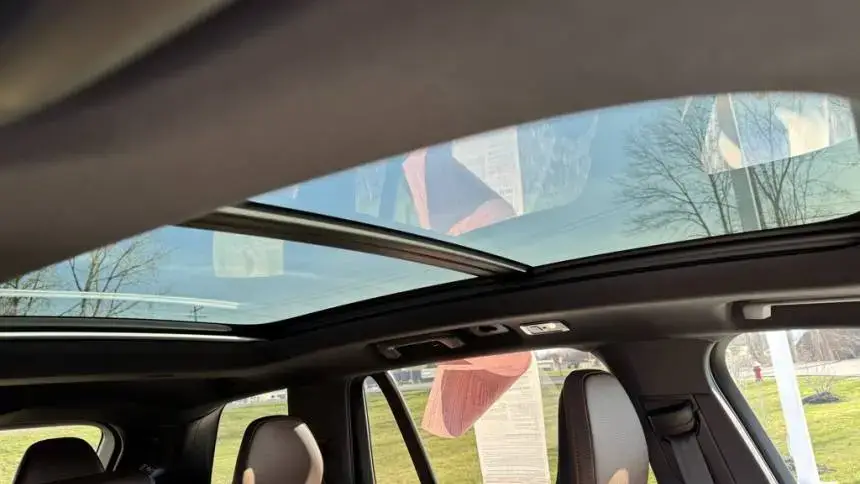 2022 Volvo XC90 - Images - 27