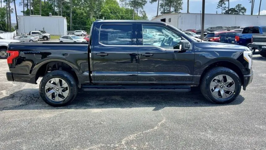 2025 Ford F-150 Lightning 1FT6W3LU0SWG08027