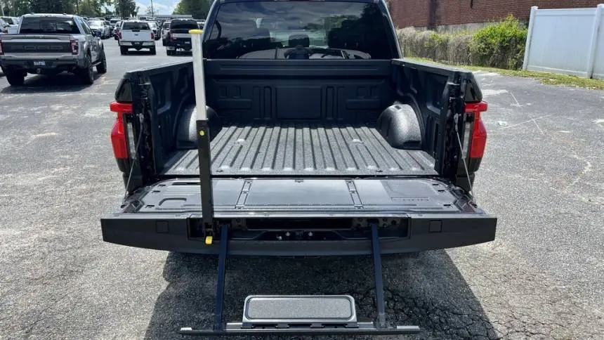 2025 Ford F-150 Lightning 1FT6W3LU0SWG08027