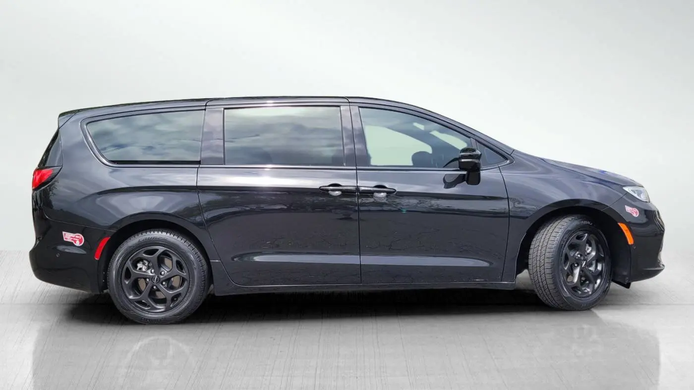 2023 Chrysler Pacifica 2C4RC1S77PR584346