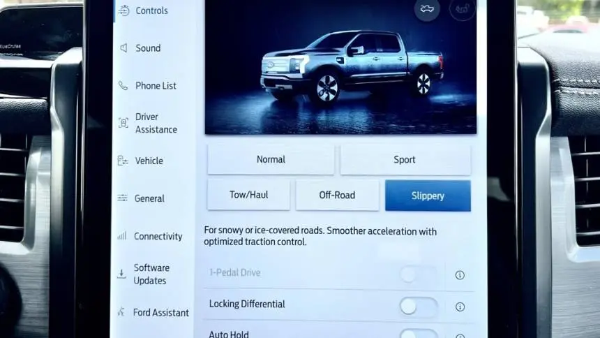 2025 Ford F-150 Lightning 1FT6W3LU0SWG08027