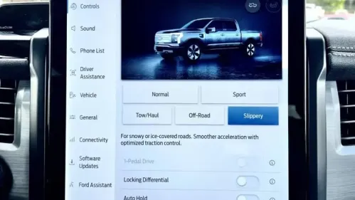 2025 Ford F-150 Lightning 1FT6W3LU0SWG08027