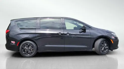 2023 Chrysler Pacifica 2C4RC1S77PR584346