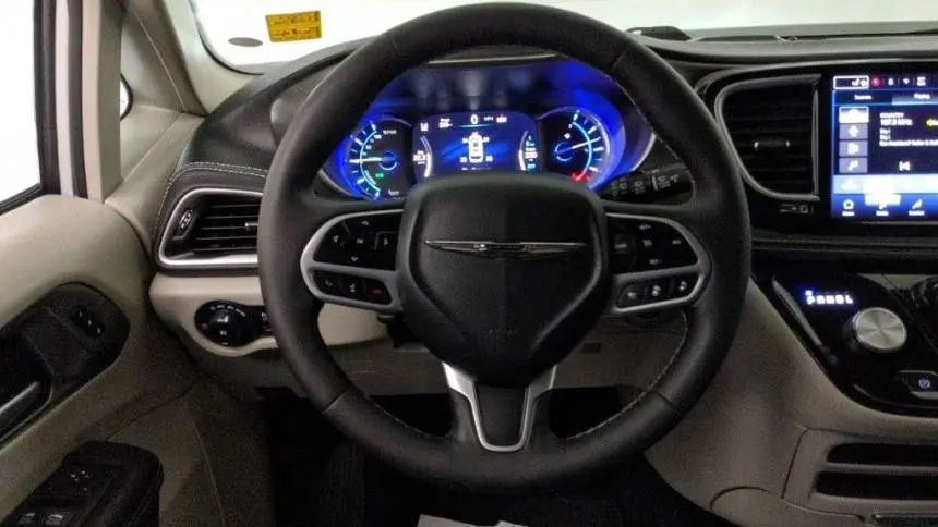 2024 Chrysler Pacifica 2C4RC1S77RR121657
