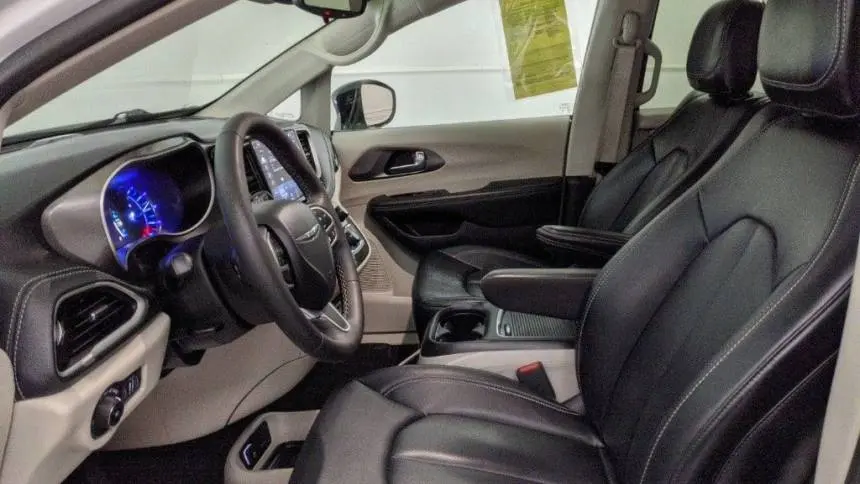 2024 Chrysler Pacifica 2C4RC1S77RR121657