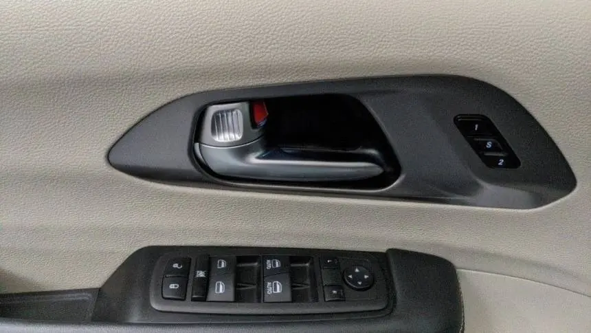 2024 Chrysler Pacifica 2C4RC1S77RR121657