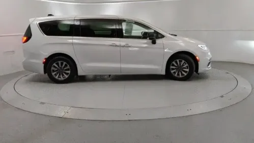 2024 Chrysler Pacifica 2C4RC1S77RR121657