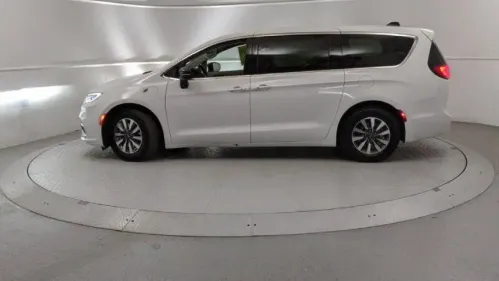 2024 Chrysler Pacifica 2C4RC1S77RR121657