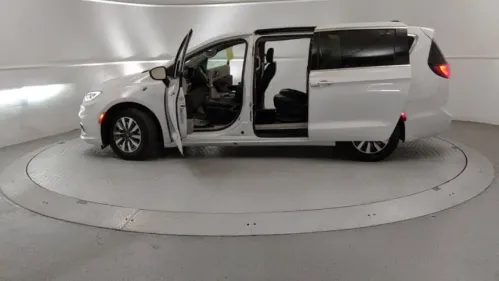 2024 Chrysler Pacifica 2C4RC1S77RR121657