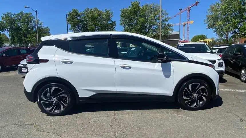 2022 Chevrolet Bolt - Images - 2