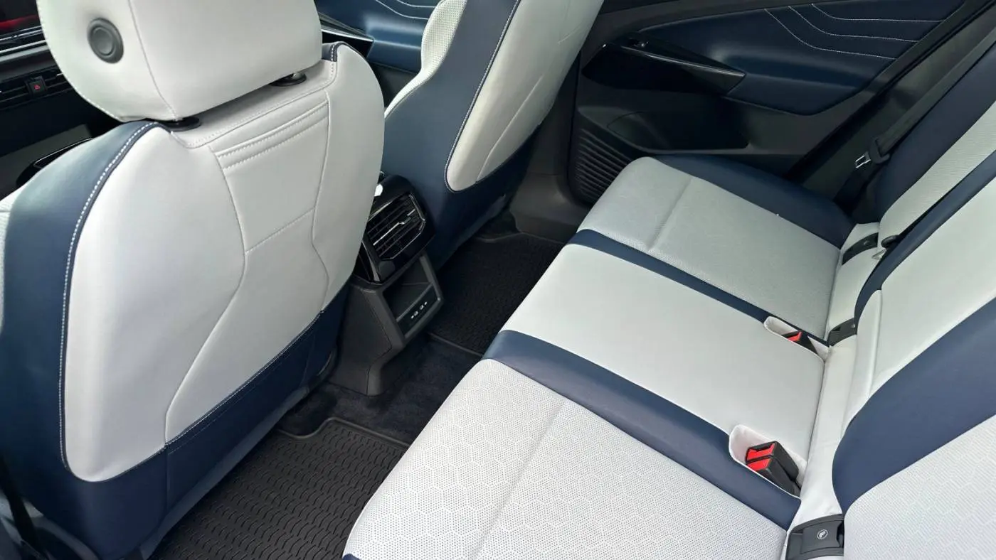 2025 Volkswagen ID.4 1V2VRPE86SC001026