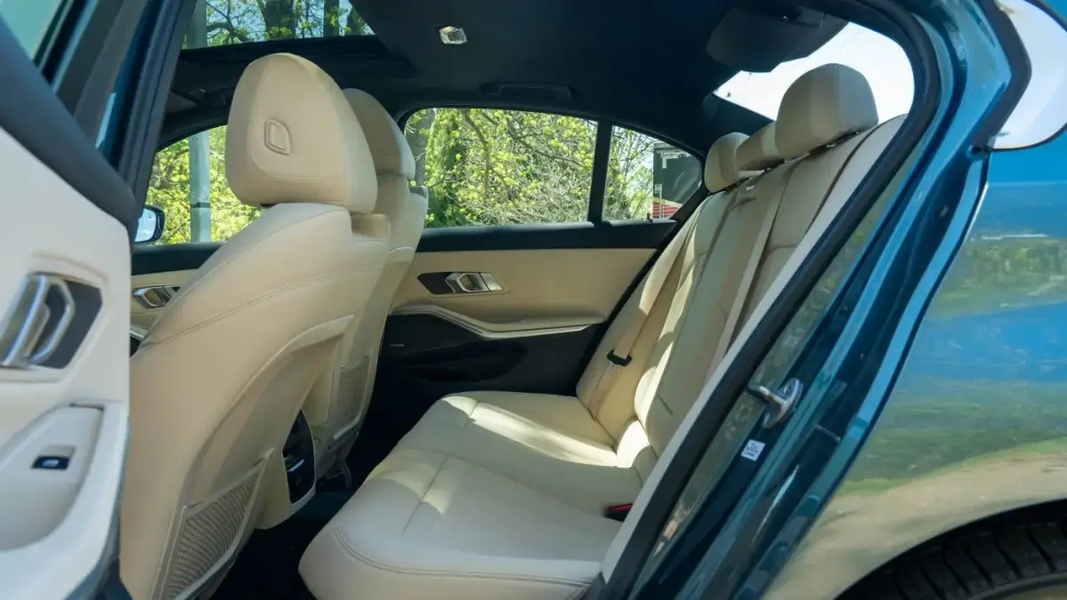 2021 BMW 3 Series - Images - 30