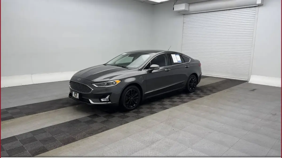 2019 Ford Fusion Energi - Images - 1