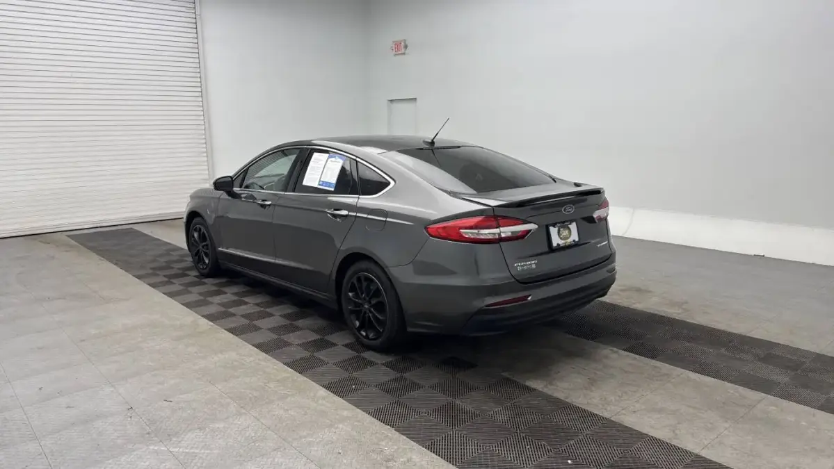 2019 Ford Fusion Energi - Images - 5