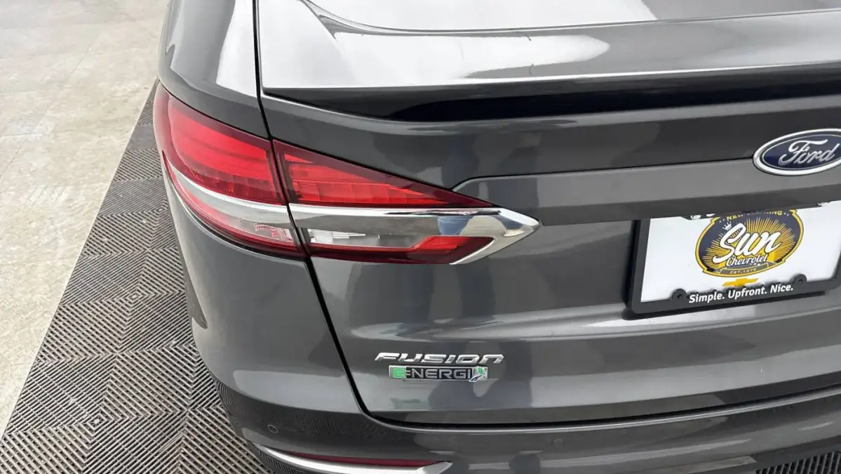 2019 Ford Fusion Energi - Images - 8