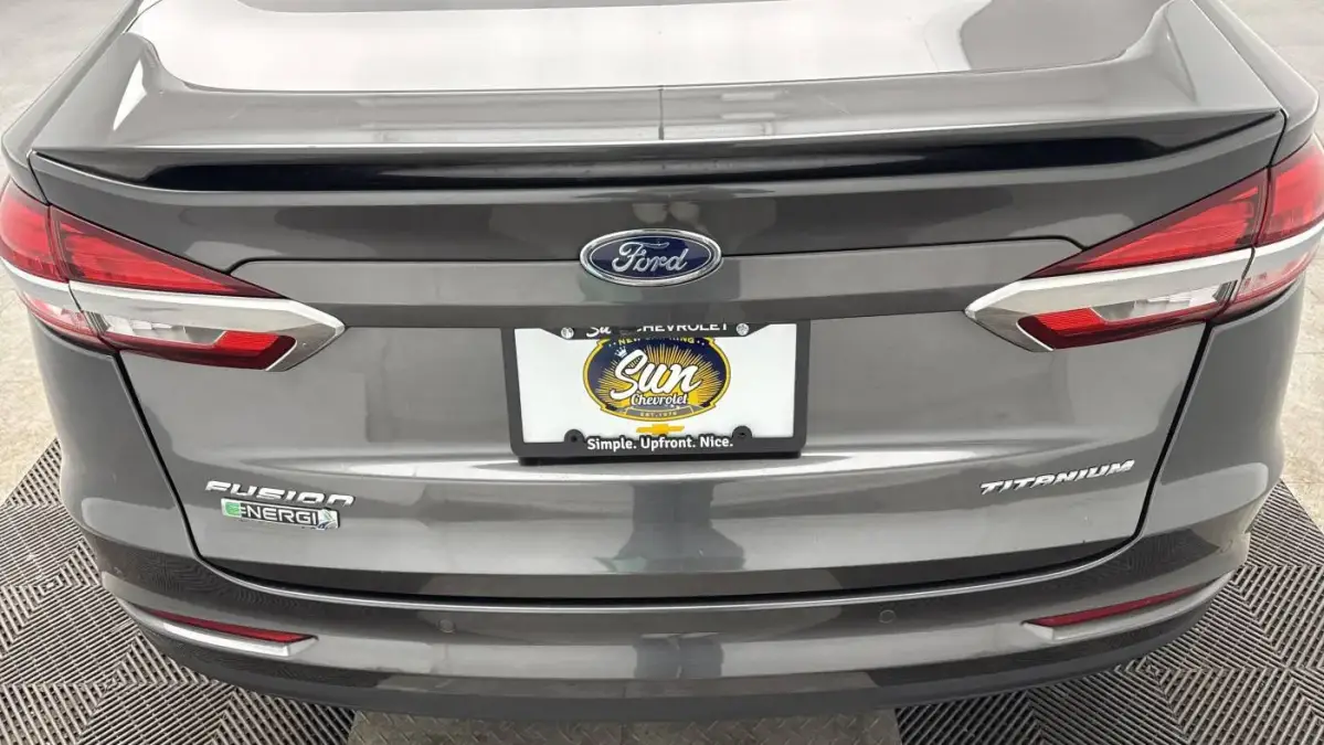 2019 Ford Fusion Energi - Images - 9