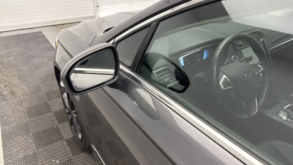 2019 Ford Fusion Energi - Images - 26