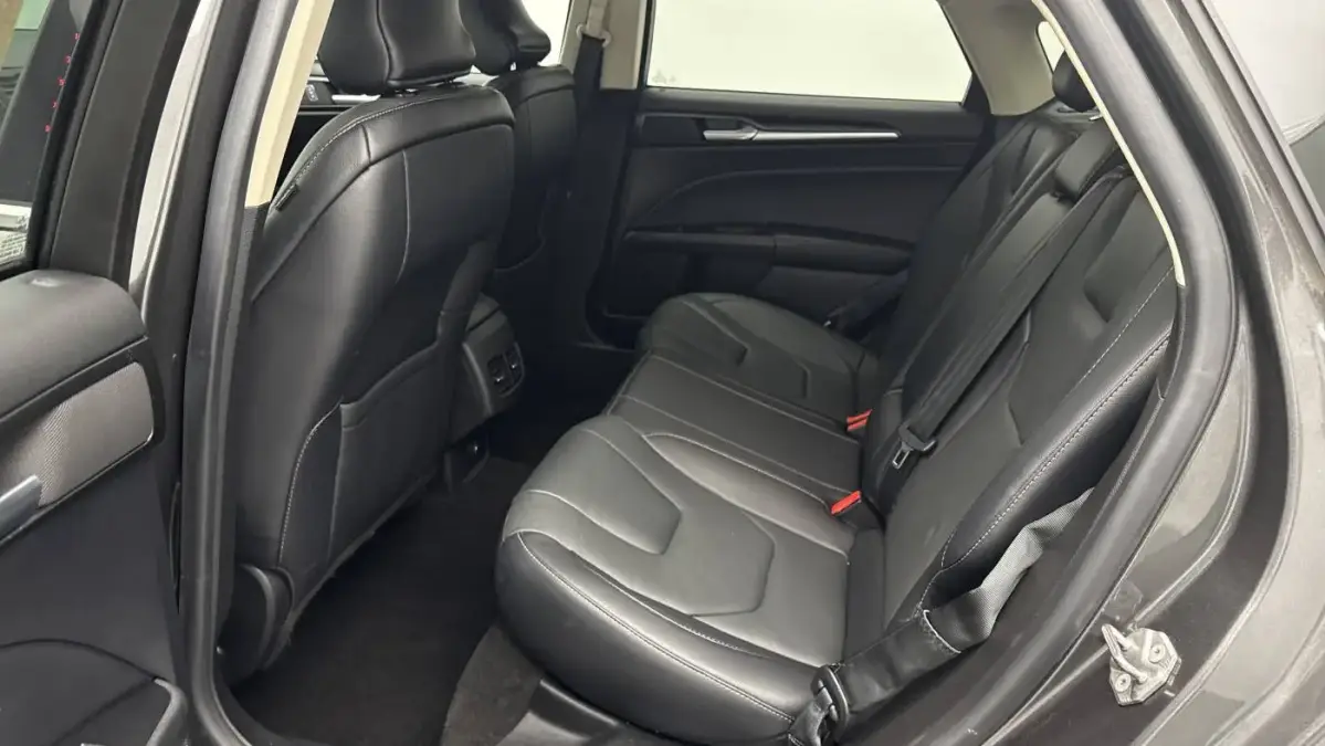 2019 Ford Fusion Energi - Images - 27