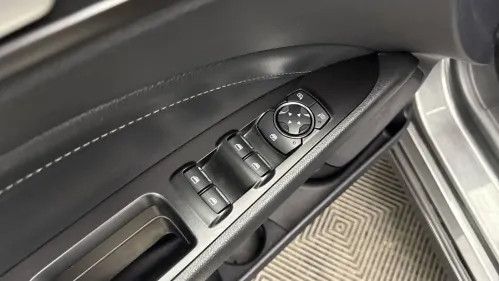 2019 Ford Fusion Energi - Images - 29