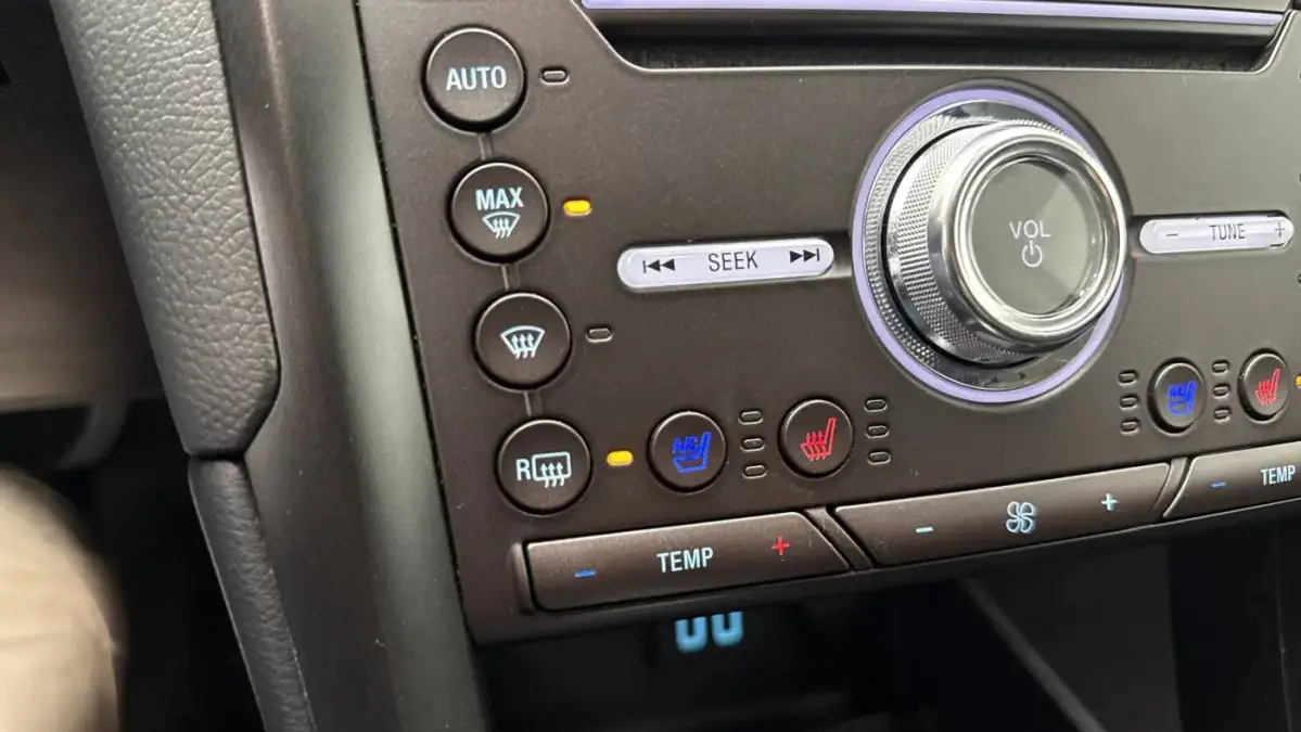 2019 Ford Fusion Energi - Images - 39