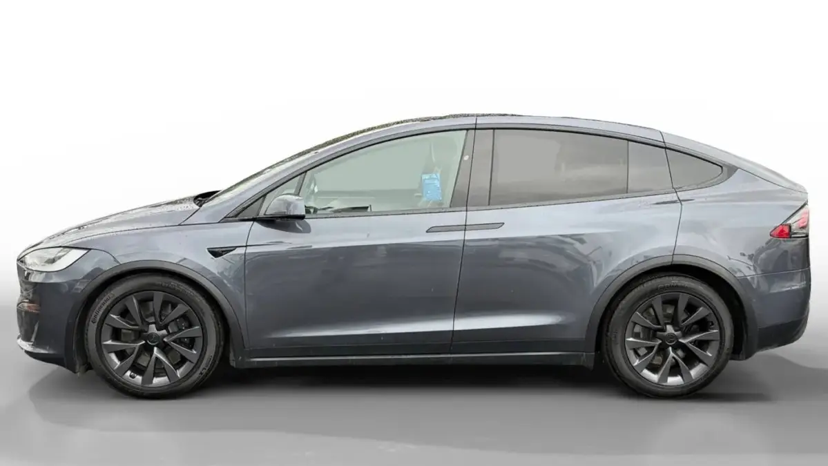 2022 Tesla Model X - Images - 2